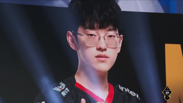 展现出更多 展现出更多